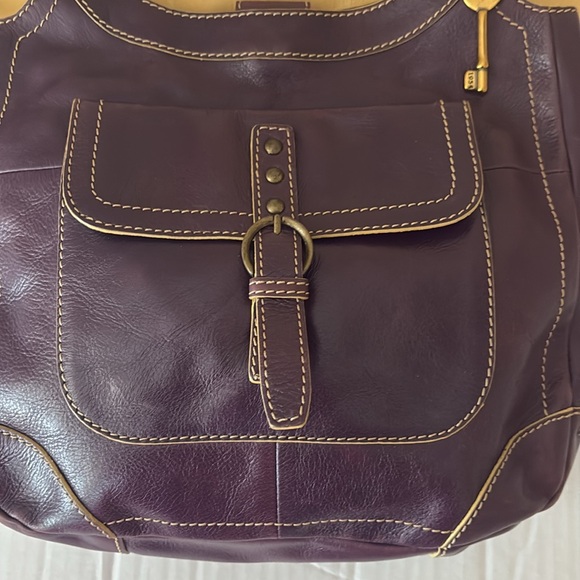 Fossil Vintage purple/plum  leather bag with attached key, - Picture 4 of 14